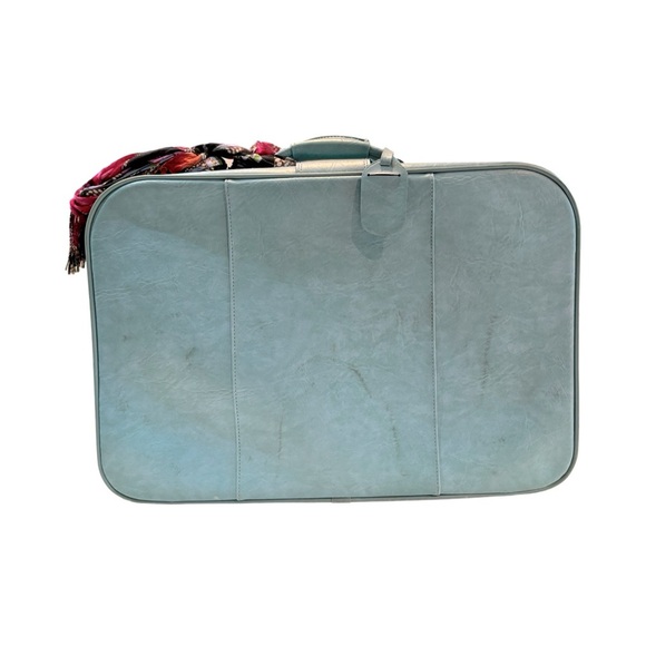 Vintage 1970s Blue Faux Leather Large Suitcase with‎ Buckle Front & Lock - Picture 2 of 9